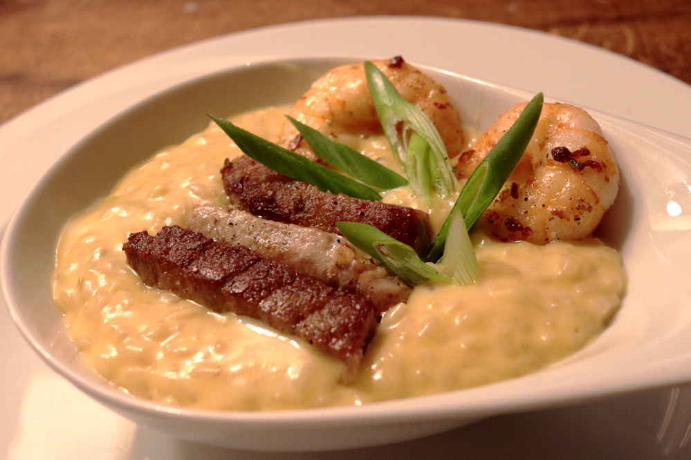 Passionsfruchtrisotto mit Thunfischstäbchen und Garnelen