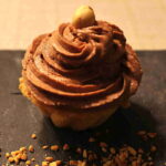 Haselnusstörtchen mit aufdressierter Haselnussbuttercreme